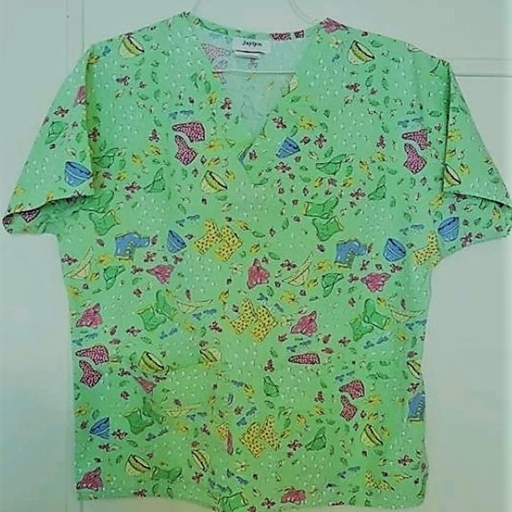Rainy Day Boots Rain Scrub Top Size Medium